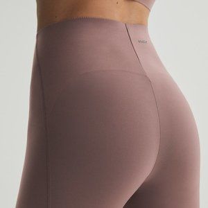 NWT-Compressive core control ankle-length leggings in Rosette